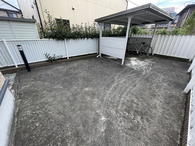 レオパレスアヤシランド 駐車場