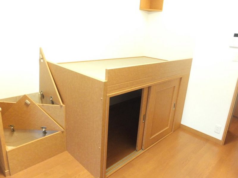 レオパレスＫＩＬＡＬＡ　幕張 収納