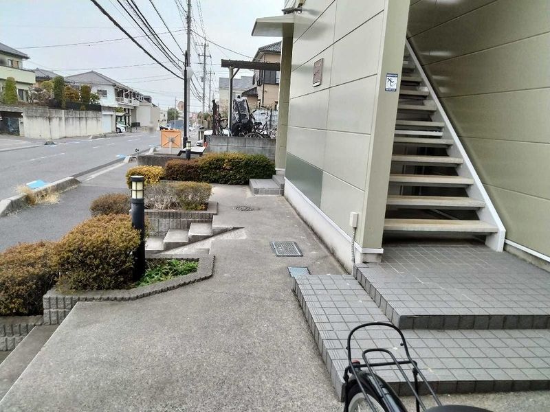 レオパレスフローラリア エントランス
