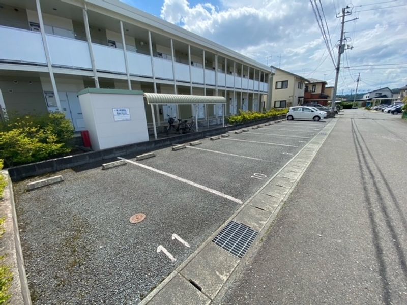 レオパレス浅岸 駐車場