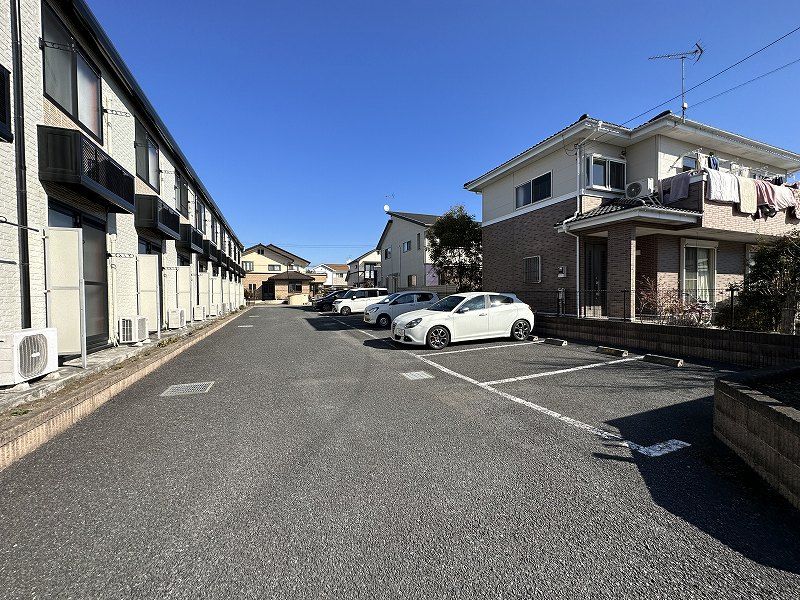 レオパレス下栗 駐車場