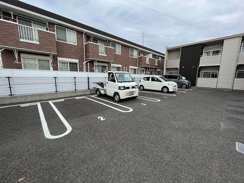クレイノプルメリア 駐車場