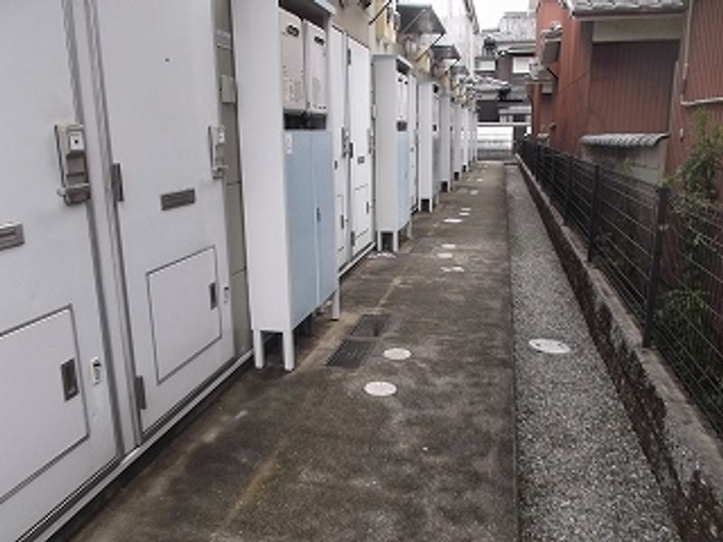 レオパレスフルール 玄関