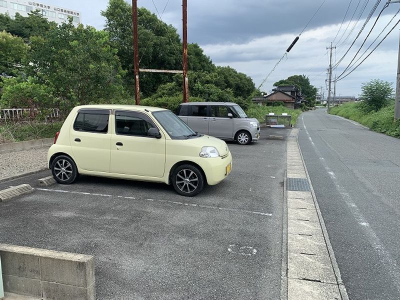 レオパレス小郡インター 駐車場