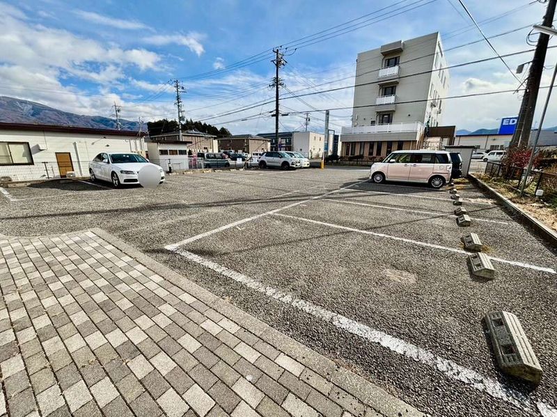 レオパレスマーガレット 駐車場