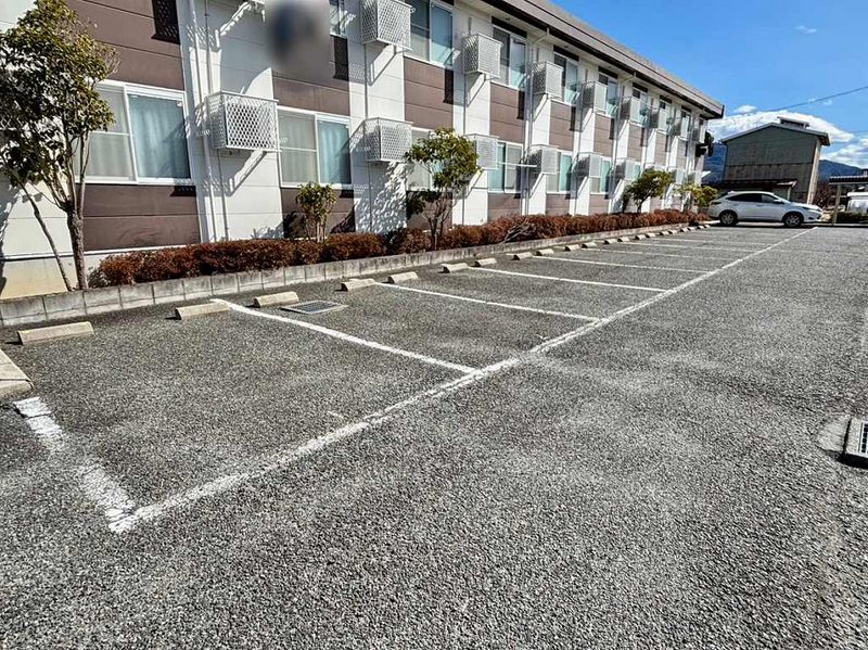 レオパレスグリーンライン 駐車場