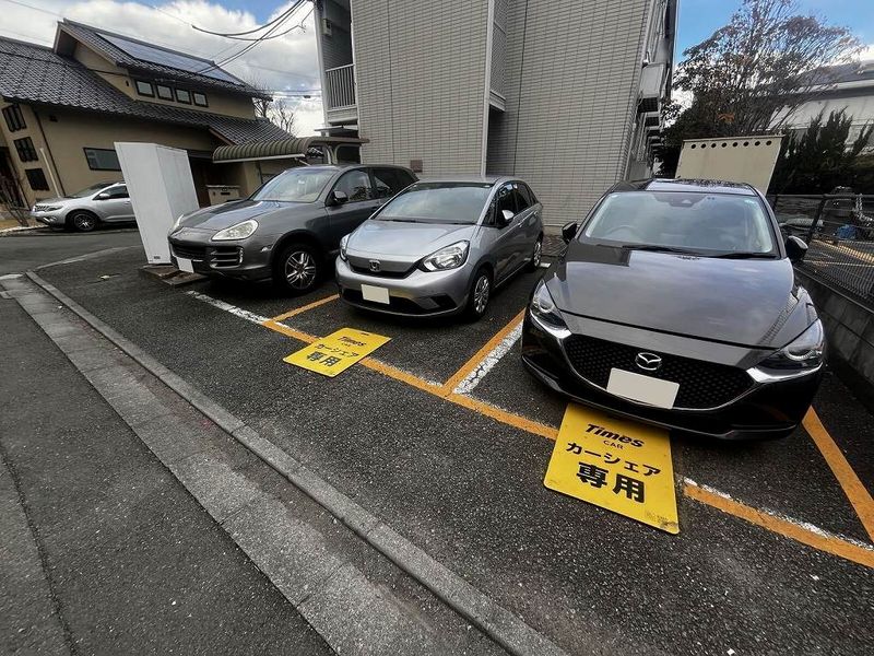 レオパレスＥａｓｔＧａｒｄｅｎ 駐車場
