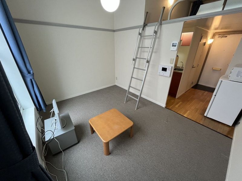 レオパレスフジ 居間