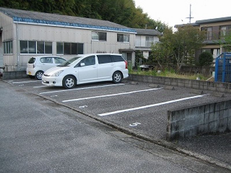 レオパレスＷａｖｅ 駐車場