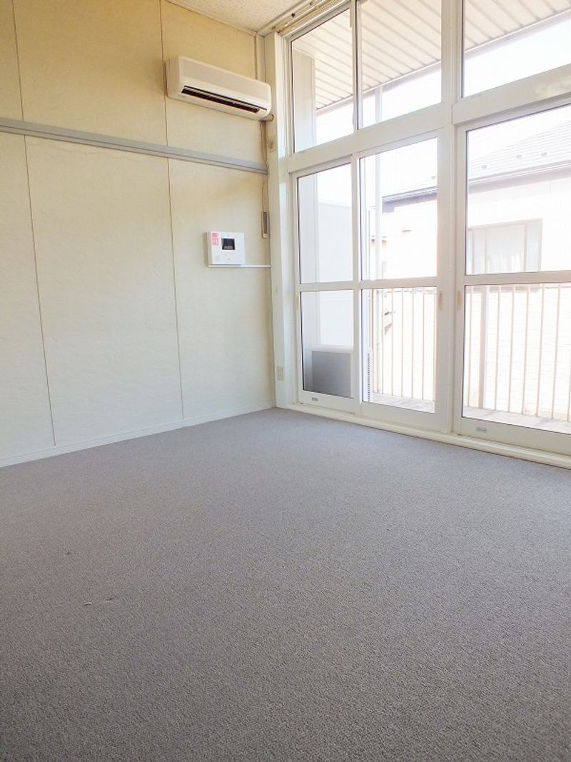 レオパレスヴェルドミールイマイ 居間