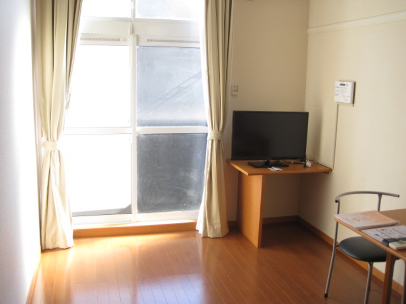 レオパレス竹原 居間