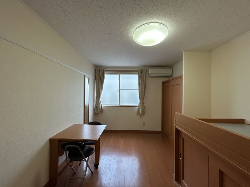 レオパレスポーラスターＡ 居間