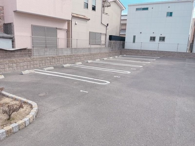 ミランダ浪華Ⅴ 駐車場