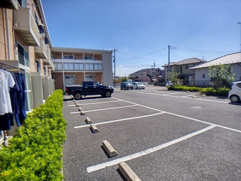 レオパレス末広 駐車場
