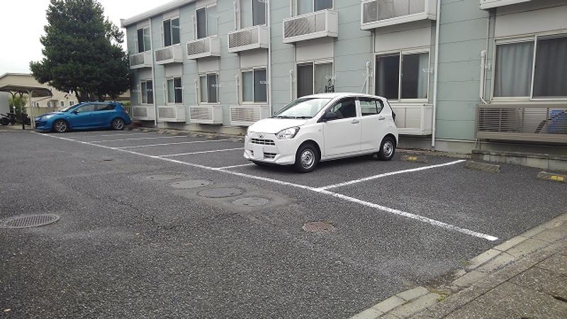 レオパレスクレスト石原 駐車場