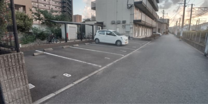 レオパレスサラバンド 駐車場