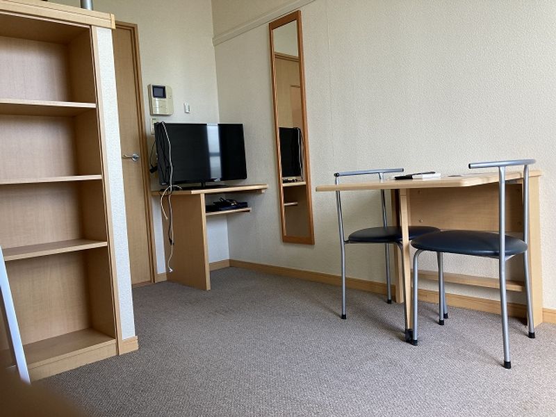 レオパレス片倉台 居間