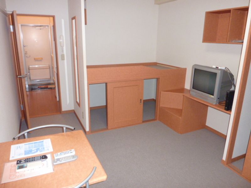 レオパレスウッドヒル 居間