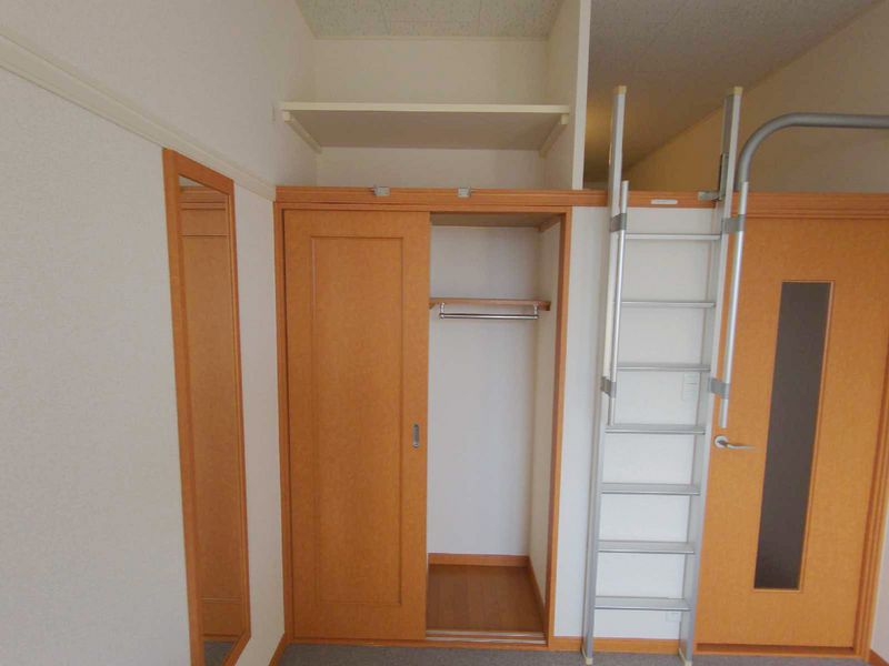 レオパレスパインズハイム 収納