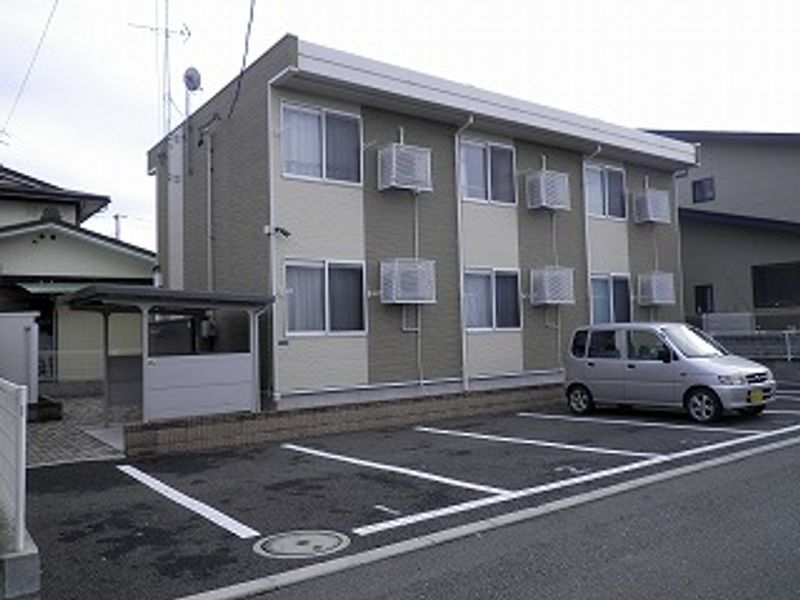 レオパレス富の中 駐車場