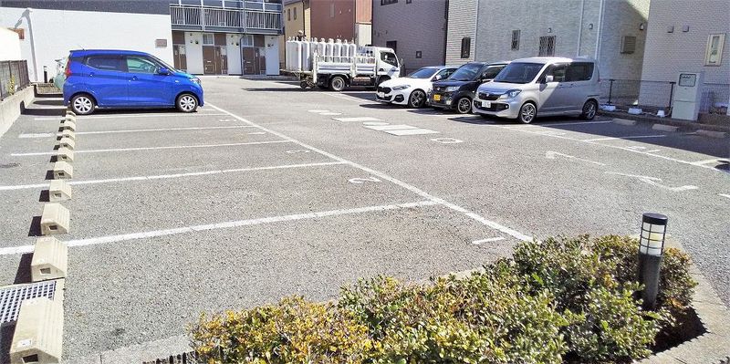 レオパレスアドミラブール 駐車場