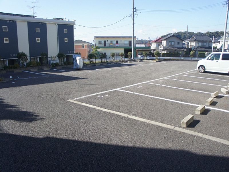 レオパレスＮｏａｈ 駐車場