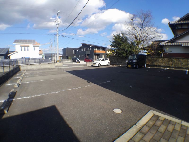 レオネクストグランドゥールパル 駐車場