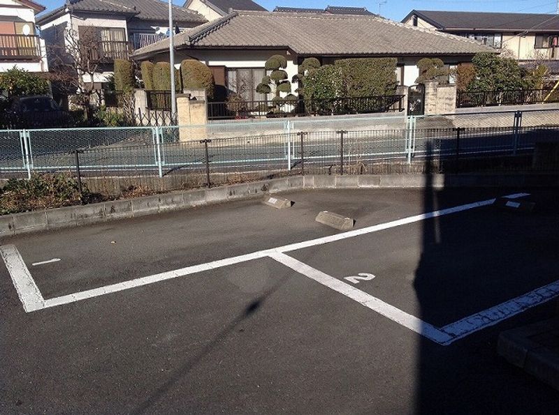 レオパレスレインボードロップス 駐車場