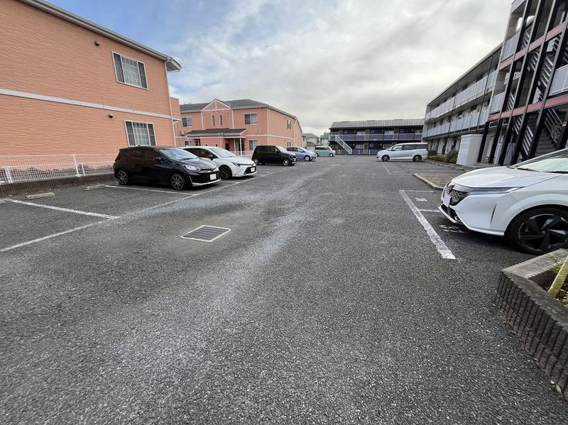 leopalace Eminence Parking lot