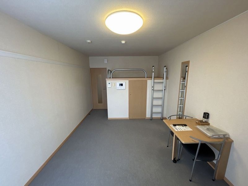 レオパレスグリーンパイン松本 居間