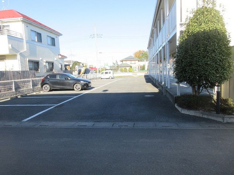 レオパレス植木 駐車場