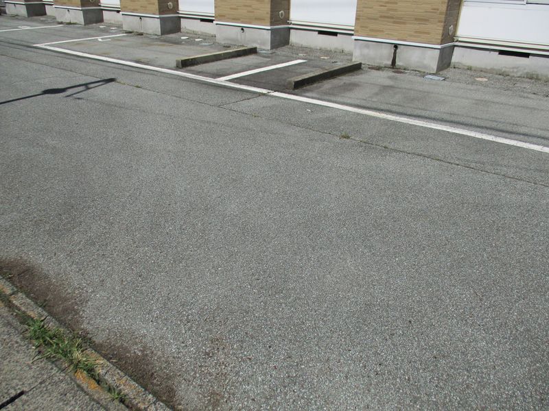 レオパレス高堂 駐車場