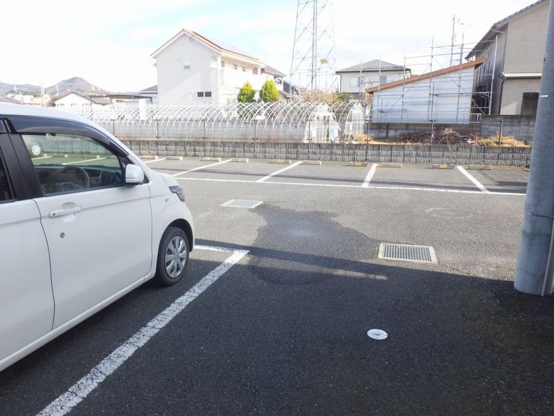 レオネクストパストラル　セゾン 駐車場