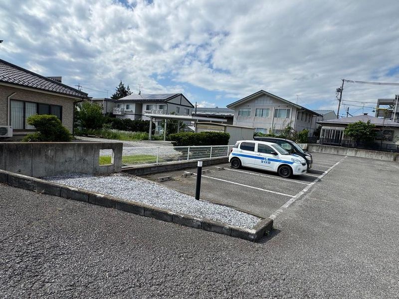 レオパレスもえぎ 駐車場