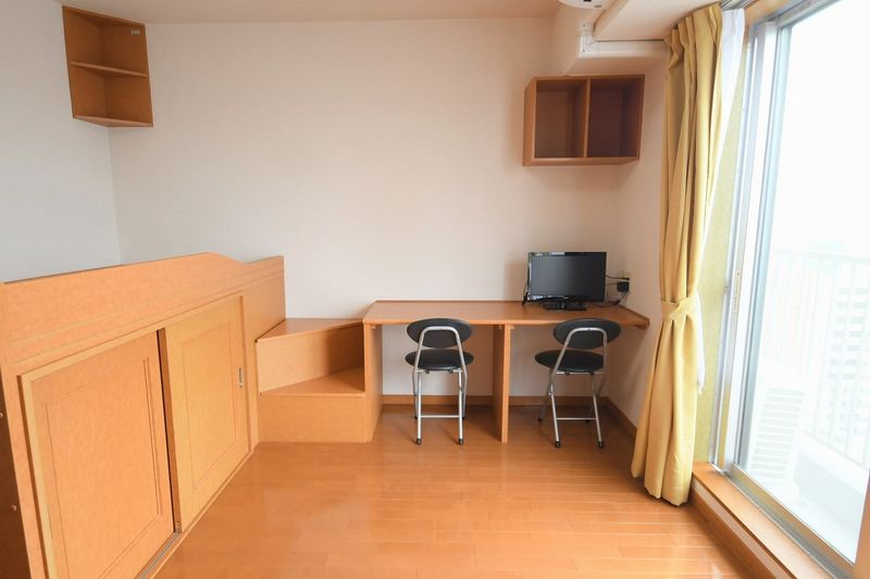 レオパレスＦｌａｔ新栄 居間