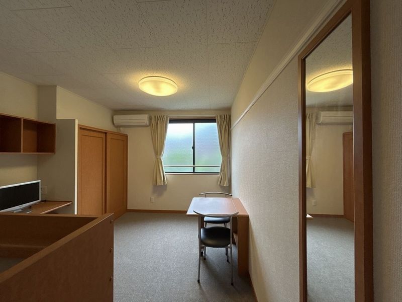 レオパレス西羽貫 居間