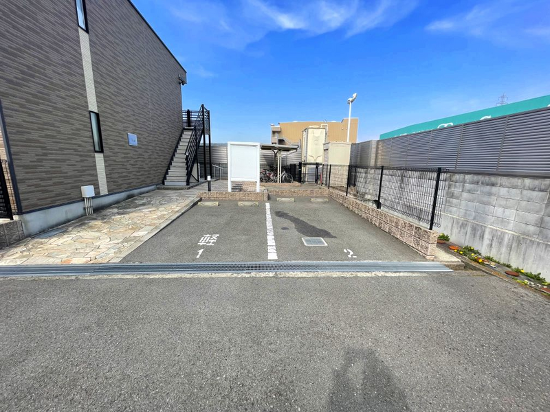 レオネクスト紀福 駐車場