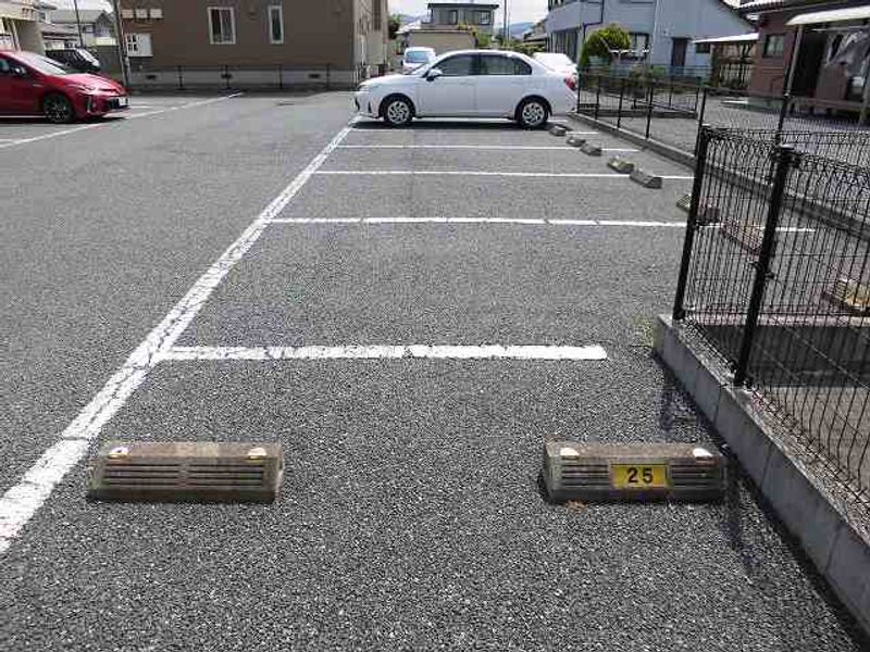 レオパレスＲｅｓｅｒｖｅⅡ 駐車場