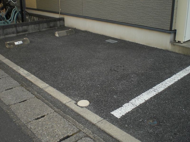 レオパレスアバンセ 駐車場