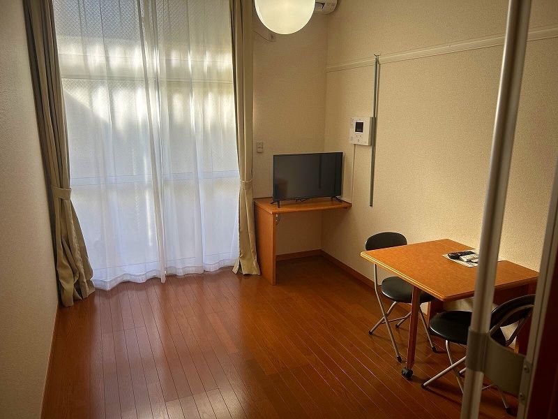 レオパレスファミリアシモサト 居間