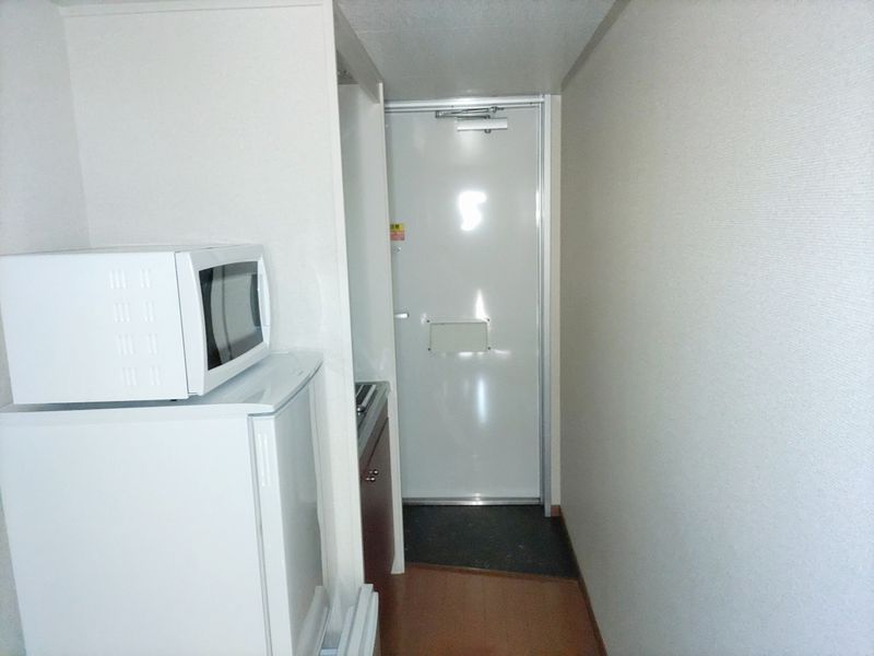 レオパレスラ　ピエーノ 玄関
