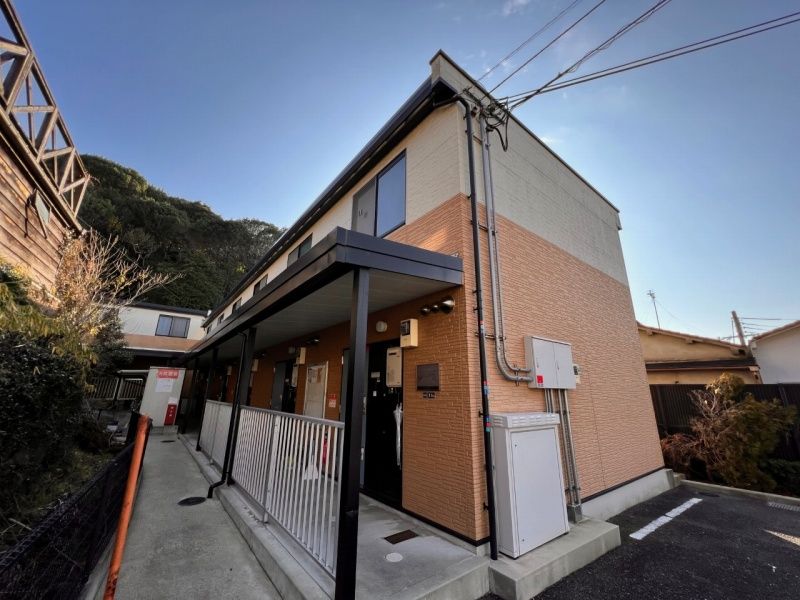 レオパレス枚岡ヒルズ エントランス