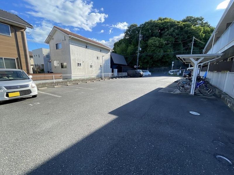 レオパレスＫ＆Ｍ 駐車場