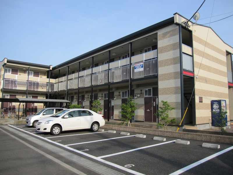 レオパレス小和田 駐車場