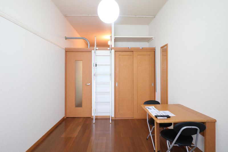 レオパレスみかげ 居間