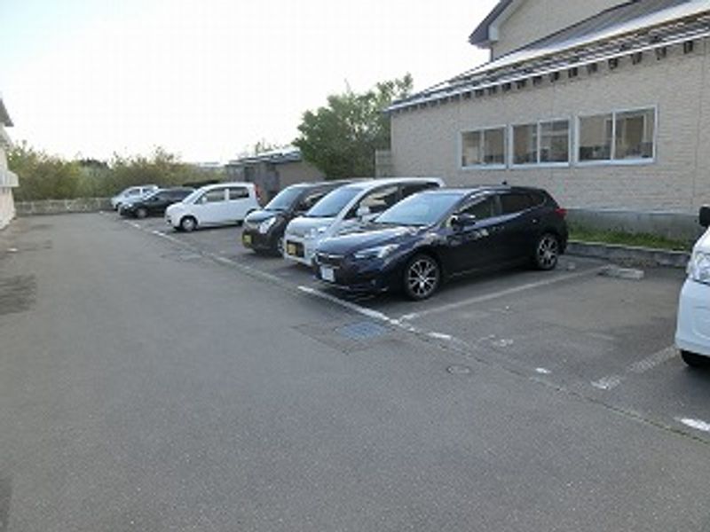 レオパレスＳＡＤＡ２ 駐車場