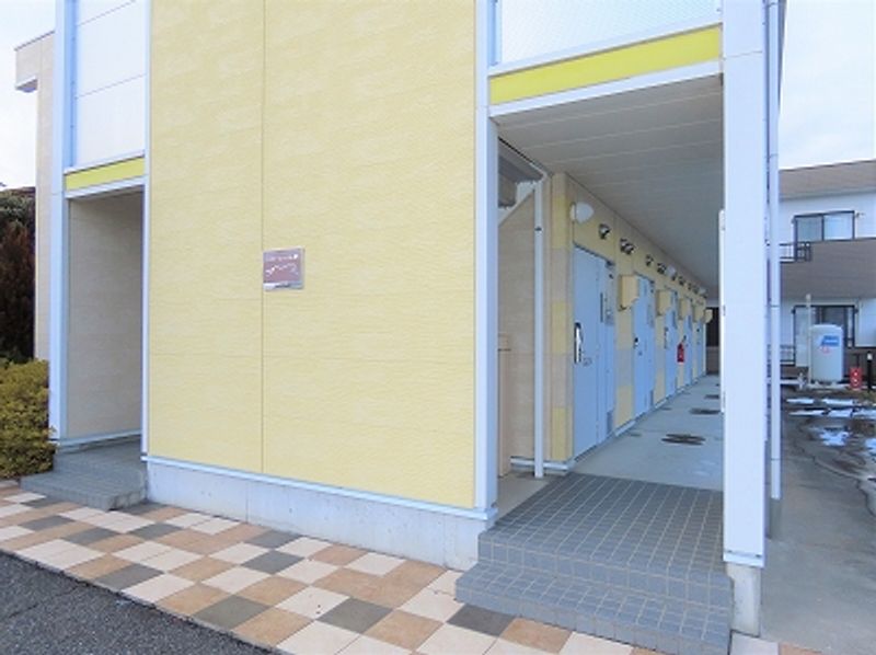 レオパレスアカシヤＢ エントランス