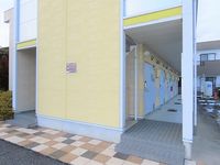 レオパレスアカシヤＢ エントランス