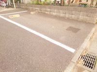 レオパレスフローリッシュ 駐車場