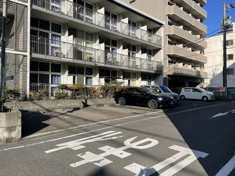 レオパレスグランディル 駐車場